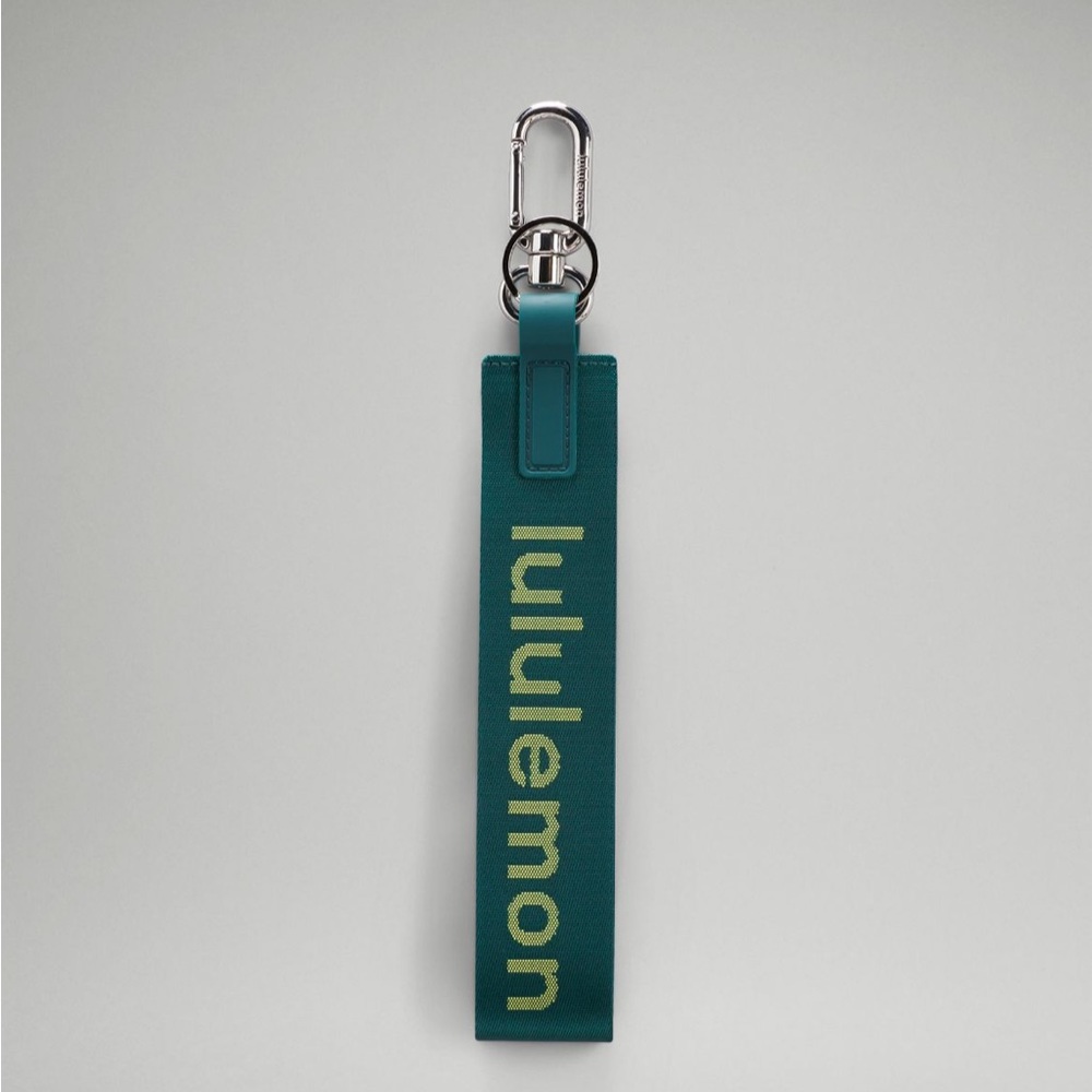 ✨Sold✨Lululemon • Never Lost Keychain - Picture 1 of 4